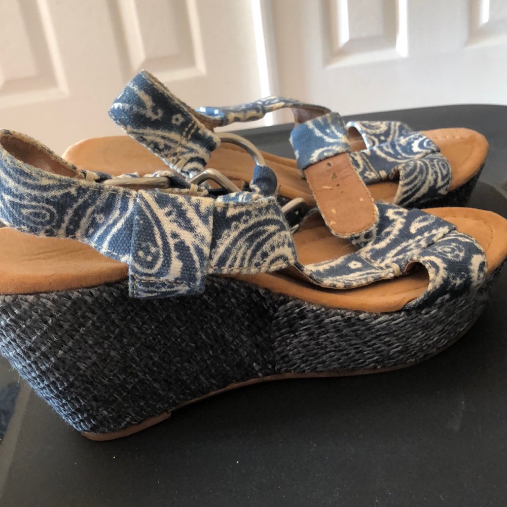 Lucky Brand Wedge Sandals size 7 but fits like 6.5
